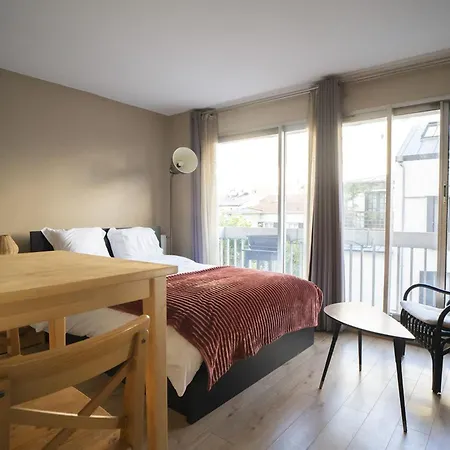 Glamour With Balcony In 14th * Paris